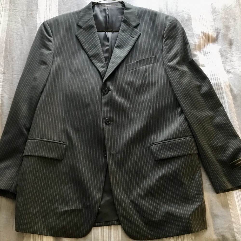 Men’s Joseph Abboud 44L New/Never Worn Wool Suit Jacket Grey w/ light pinstripe.
